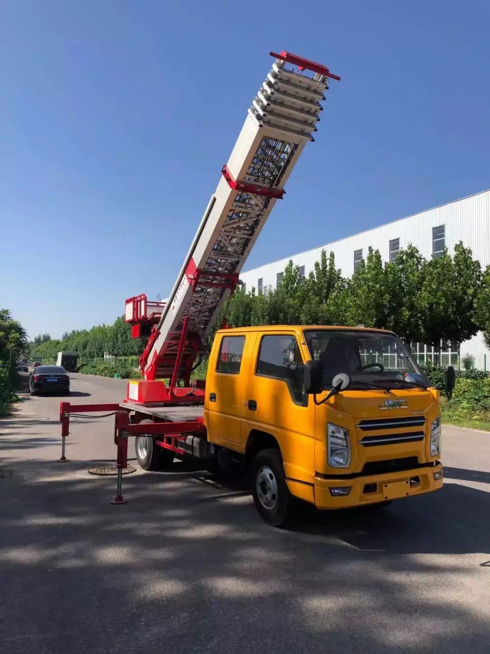 阜沙镇附近的云梯车出租服务：轻松解决高空作业需求