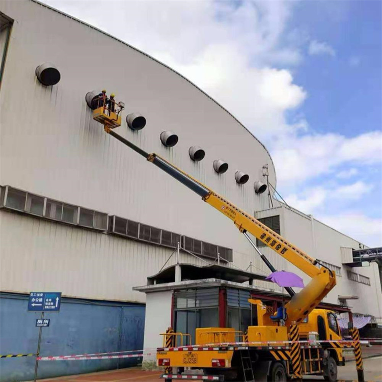 阜沙镇高空作业车出租服务：专业广告牌安装解决方案