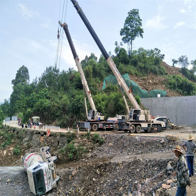 阜沙镇汽车掉沟里叫吊车救援要多少钱